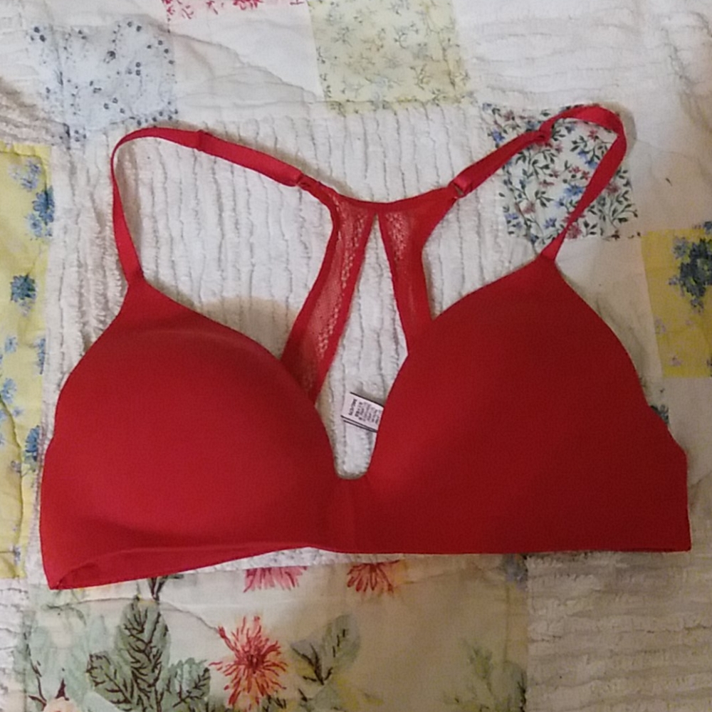 New without tag Red Victoria Secret bra 34C